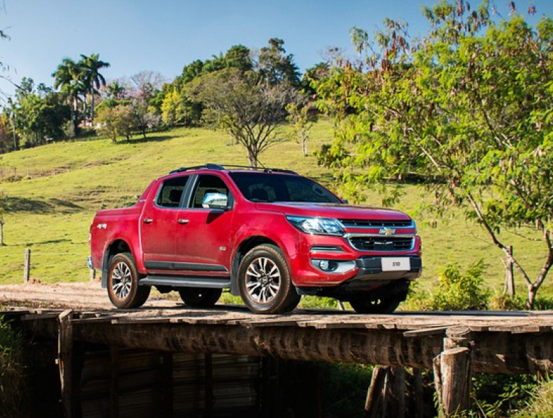 Versões equipadas com motor 2.8 turbodiesel ganharam sistema que reduz ruídos e vibrações a bordo, além de melhorias no consumo.
